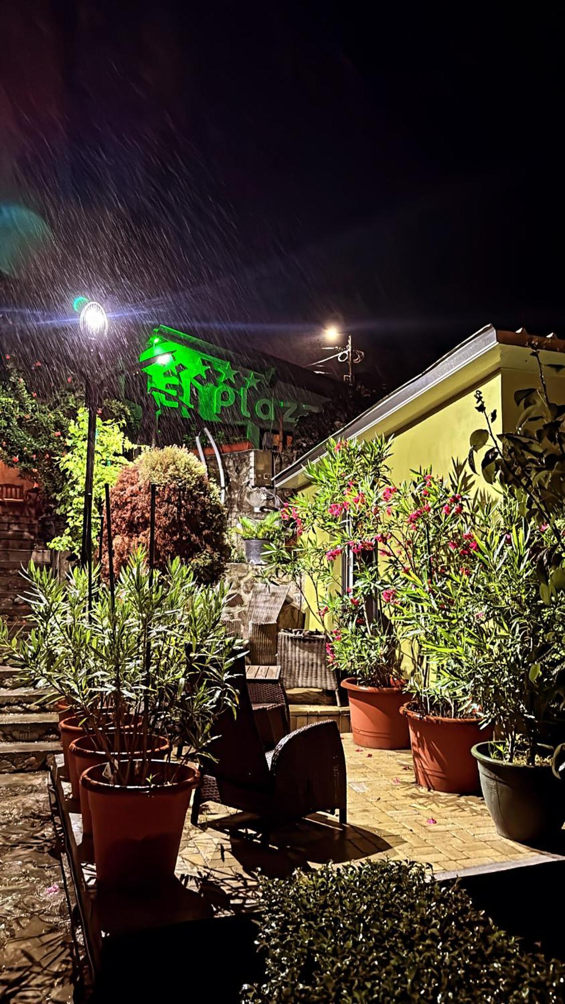 Pensiunea El Plazza Baile Herculane Exterior photo